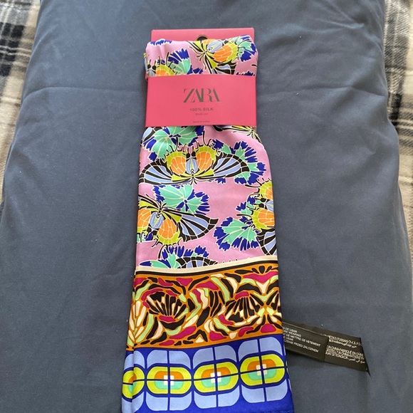 Zara Accessories - Zara 100% silk scarf